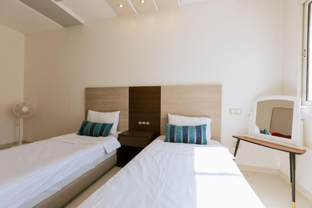 Central 2-Bedrooms Near Beach & Dining Tánger Exterior foto