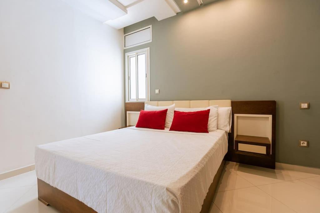 Central 2-Bedrooms Near Beach & Dining Tánger Exterior foto