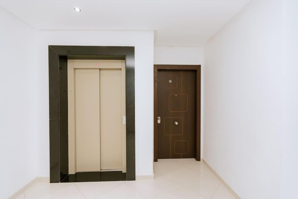 Central 2-Bedrooms Near Beach & Dining Tánger Exterior foto