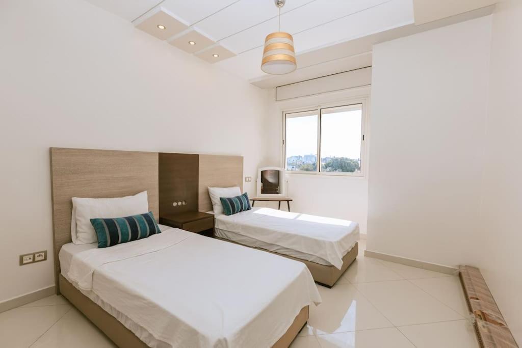 Central 2-Bedrooms Near Beach & Dining Tánger Exterior foto